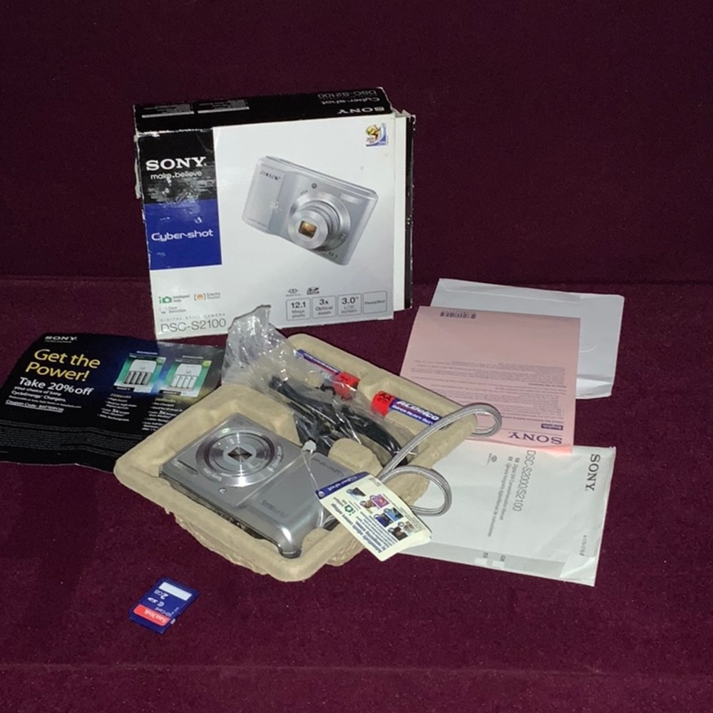Sony Cyber Shot DSC-S2100 12.1 Mega Pixels Camera+more. Barely used. Mint cond.